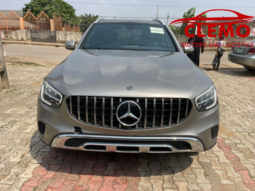 Auto dealer
